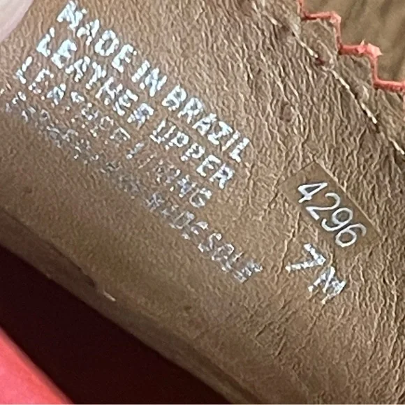 TORY BURCH
Leather Scalloped Accent Loafers Gold Logo sz 7M - Picture 6 of 7